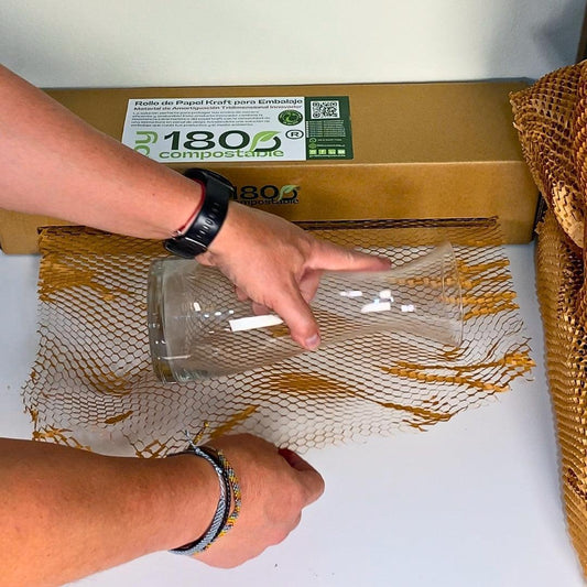 Rollo de Papel Acolchado de 51cm*50m y Papel Suave con Dispensador + Rollos Extra - 180Compostable.cl